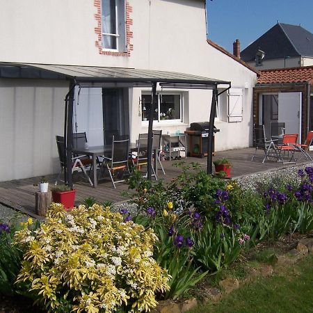 Chez Chris Et Vince Bed & Breakfast Bazoges-en-Paillers Bagian luar foto